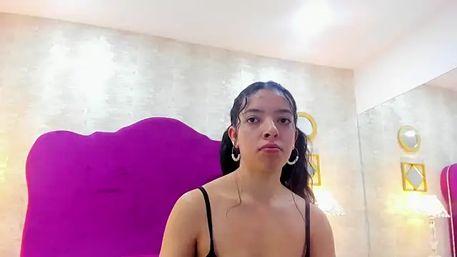 Snapshot of AlexaGill chatting on 07/04/26, 11:49 AlexaGill online show from 07/04/26, 11:49