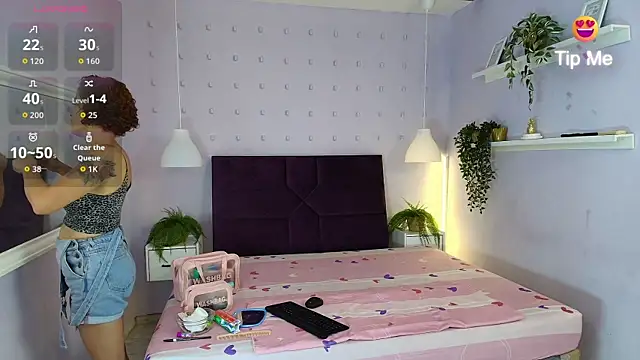 Sofiawonderr online show from 07/07/26, 10:14