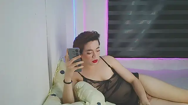 Snapshot of Pretty_Bug chatting on 07/12/26, 12:51 Pretty Bug online show from 07/12/26, 12:51
