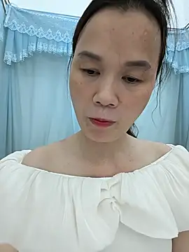Snapshot of Lye_lovely chatting on 06/15/26, 12:29 Lye lovely online show from 06/15/26, 12:29
