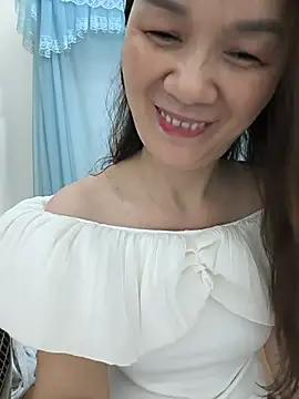 Snapshot of Lye_lovely chatting on 06/28/26, 02:45 Lye lovely online show from 06/28/26, 02:45