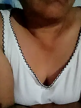 Snapshot of Bong_sexy chatting on 07/02/26, 04:35 Bong sexy online show from 07/02/26, 04:35