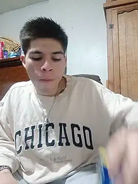 Snapshot of Oliver_LA chatting on 07/30/26, 06:23 Oliver LA online show from 07/30/26, 06:23