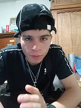 Snapshot of Oliver_LA chatting on 07/31/26, 04:56 Oliver LA online show from 07/31/26, 04:56
