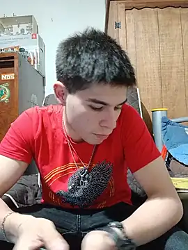 Snapshot of Oliver_LA chatting on 08/01/26, 05:18 Oliver LA online show from 08/01/26, 05:18