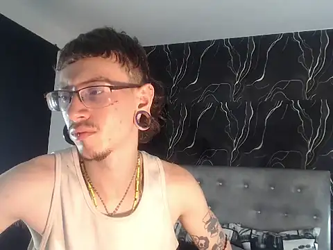 Snapshot of Ryan_Owenss chatting on 06/14/26, 04:14 Ryan Owenss online show from 06/14/26, 04:14