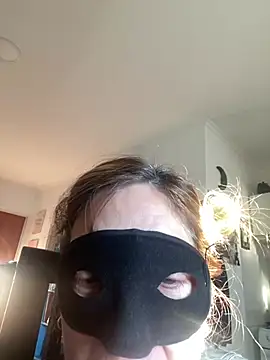 lulupiecitosamor online show from 06/25/26, 11:59