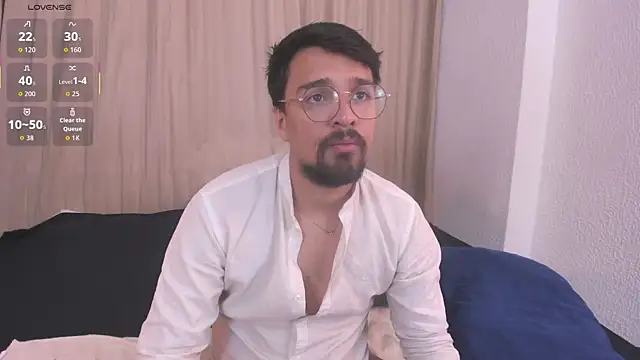 Snapshot of max_ed chatting on 06/29/26, 11:43 max ed online show from 06/29/26, 11:43