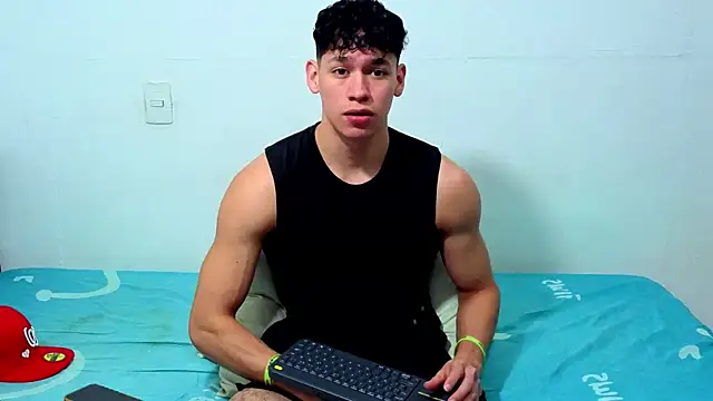 Luke Muscle online show from 06/08/26, 01:39