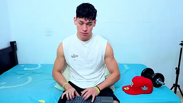 Luke Muscle online show from 06/11/26, 02:26