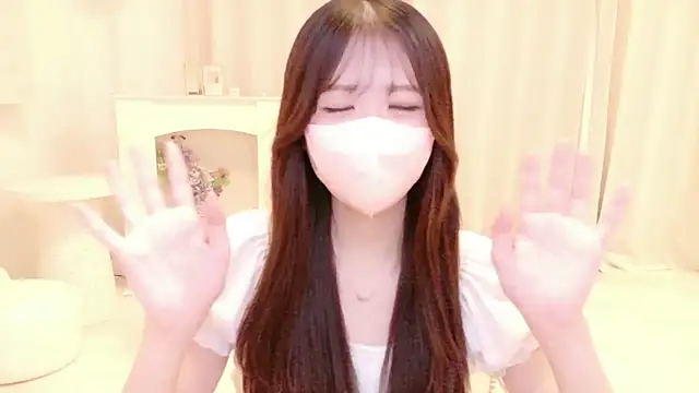 Yuinyaaa online show from 06/22/26, 07:16