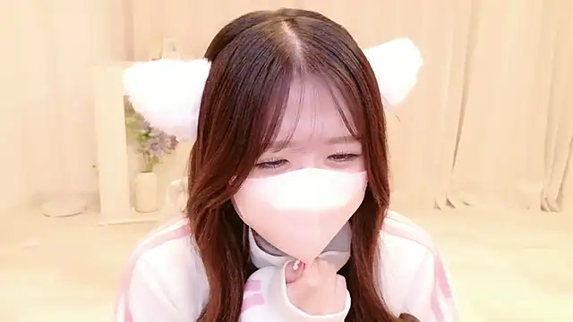 Yuinyaaa online show from 06/28/26, 10:43