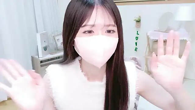 Yuinyaaa online show from 06/30/26, 07:42