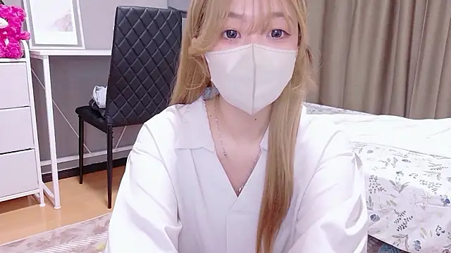 Riona H online show from 05/23/26, 04:39
