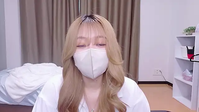 Riona H online show from 05/26/26, 03:46