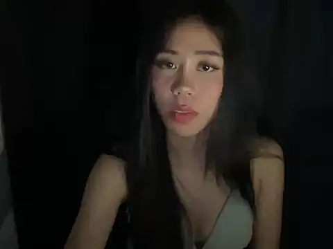 Snapshot of amberluiss chatting on 06/22/26, 10:23 amberluiss online show from 06/22/26, 10:23