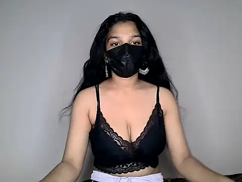 Snapshot of suzan_melly chatting on 06/20/26, 10:18 suzan melly online show from 06/20/26, 10:18