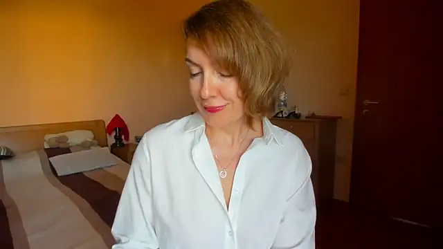 Snapshot of SummerLiza chatting on 06/17/26, 02:40 SummerLiza online show from 06/17/26, 02:40
