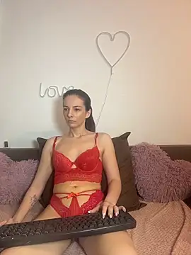 Snapshot of Sabrinee_xx_divine chatting on 07/06/26, 11:18 Sabrinee xx divine online show from 07/06/26, 11:18