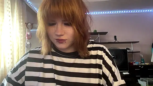 Snapshot of HelloKinki chatting on 06/22/26, 03:42 HelloKinki online show from 06/22/26, 03:42