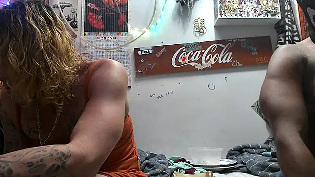 Snapshot of VanillaSnowcones chatting on 06/15/26, 12:24 VanillaSnowcones online show from 06/15/26, 12:24