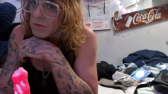 Snapshot of VanillaSnowcones chatting on 07/10/26, 01:43 VanillaSnowcones online show from 07/10/26, 01:43
