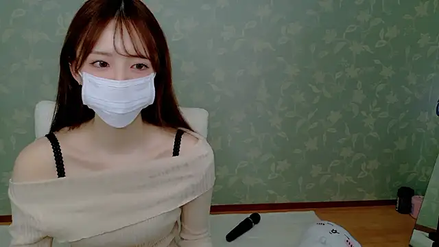 Snapshot of aoi_lol chatting on 05/23/26, 07:35 aoi lol online show from 05/23/26, 07:35