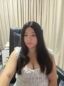 Luckysisi-s online show from 06/05/26, 01:39