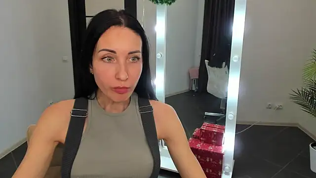 Snapshot of BouncySweety chatting on 12/14/24, 06:52 BouncySweety online show from 12/14/24, 06:52