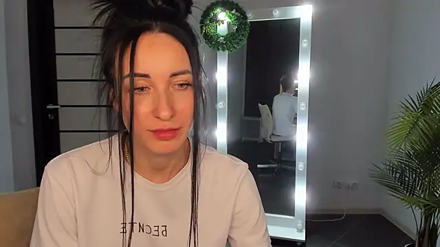 Snapshot of BouncySweety chatting on 12/20/24, 07:39 BouncySweety online show from 12/20/24, 07:39