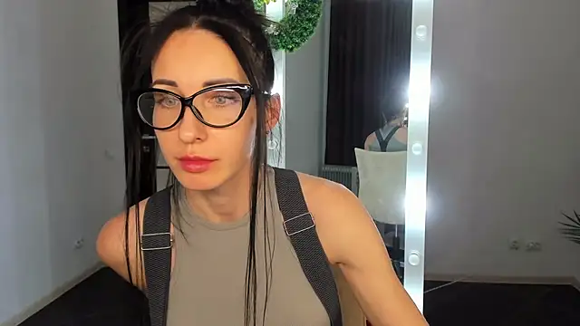 Snapshot of BouncySweety chatting on 12/21/24, 03:31 BouncySweety online show from 12/21/24, 03:31