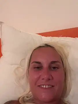 Snapshot of Sofia_beee chatting on 06/26/26, 10:58 Sofia beee online show from 06/26/26, 10:58