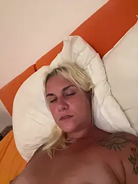 Snapshot of Sofia_beee chatting on 07/14/26, 11:38 Sofia beee online show from 07/14/26, 11:38