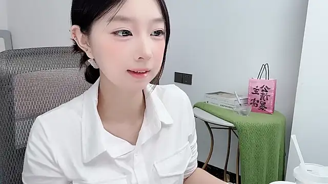 Snapshot of Yoyo33355 chatting on 06/21/26, 03:20 Yoyo33355 online show from 06/21/26, 03:20