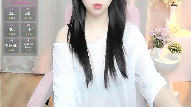 Snapshot of shynana chatting on 06/18/26, 09:14 shynana online show from 06/18/26, 09:14