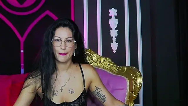 Snapshot of Areina chatting on 06/25/26, 04:34 Areina online show from 06/25/26, 04:34