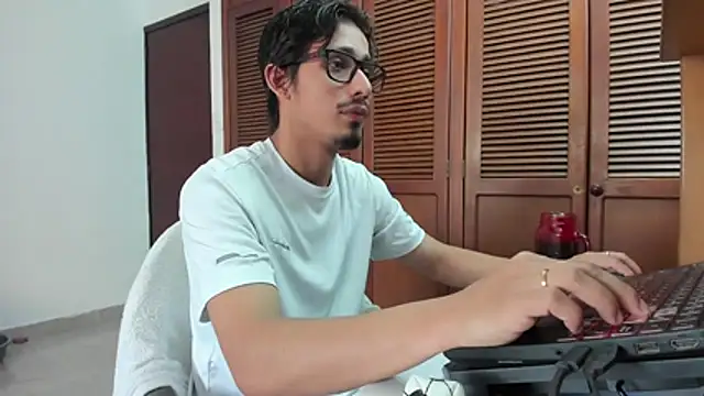 Snapshot of SrIncognito666 chatting on 07/02/26, 11:27 SrIncognito666 online show from 07/02/26, 11:27