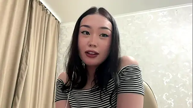 LilowNax online show from 05/26/26, 06:37