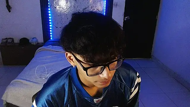 Snapshot of Mr_yisuzz chatting on 06/21/26, 11:13 Mr yisuzz online show from 06/21/26, 11:13