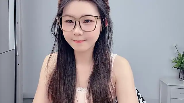 Snapshot of Rose_love69 chatting on 06/29/26, 12:05 Rose love69 online show from 06/29/26, 12:05