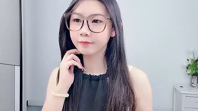 Snapshot of Rose_love69 chatting on 07/14/26, 03:44 Rose love69 online show from 07/14/26, 03:44