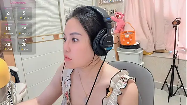 LisaQQQ online show from 05/31/26, 06:21
