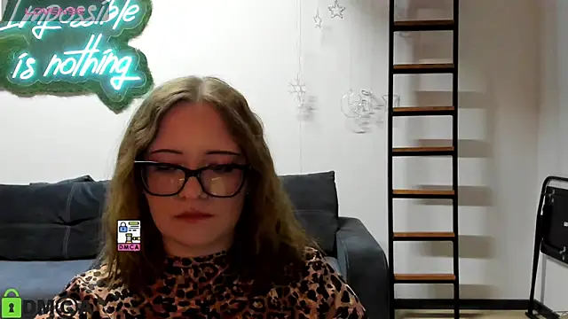 Snapshot of JuliNy_x chatting on 05/26/26, 04:14 JuliNy x online show from 05/26/26, 04:14
