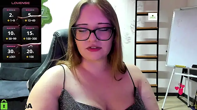 Snapshot of JuliNy_x chatting on 07/20/26, 12:29 JuliNy x online show from 07/20/26, 12:29