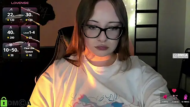 Snapshot of JuliNy_x chatting on 07/21/26, 01:13 JuliNy x online show from 07/21/26, 01:13