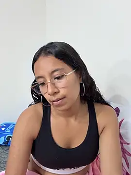 Snapshot of Violetlove_ chatting on 06/18/26, 09:14 Violetlove online show from 06/18/26, 09:14