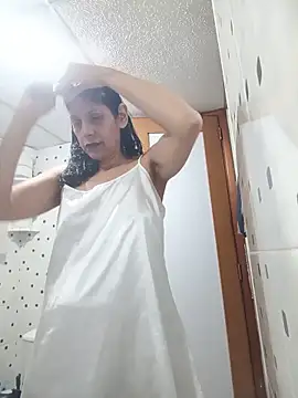 Snapshot of Samantha01_Rosse01 chatting on 06/01/26, 01:51 Samantha01 Rosse01 online show from 06/01/26, 01:51