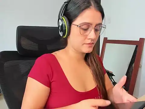 Emilia Funnyy online show from 07/06/26, 03:03