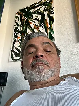 Snapshot of ramoon1965 chatting on 07/09/26, 05:33 ramoon1965 online show from 07/09/26, 05:33