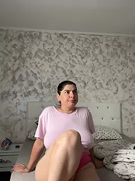 Snapshot of evaxxxcurvyxxx chatting on 07/08/26, 12:53 evaxxxcurvyxxx online show from 07/08/26, 12:53